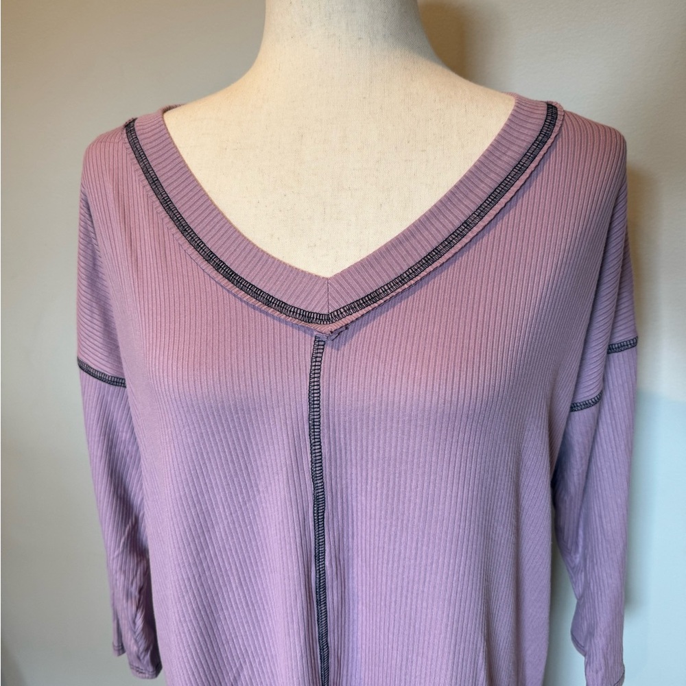 P & Rose Ribbed V-Neck
Top - Picture 5 of 7